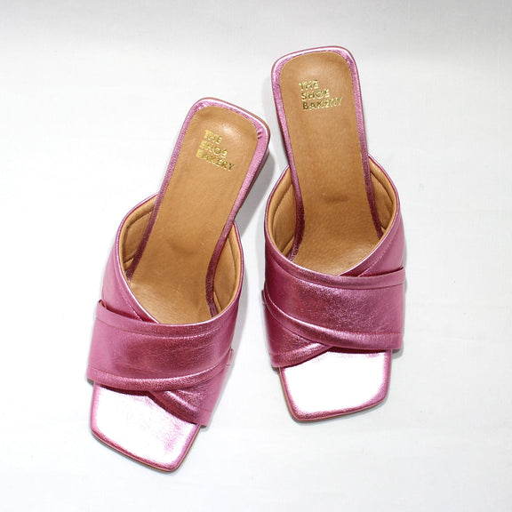 Rosa klackskor, Rosa finskor, The Shoe Bakery