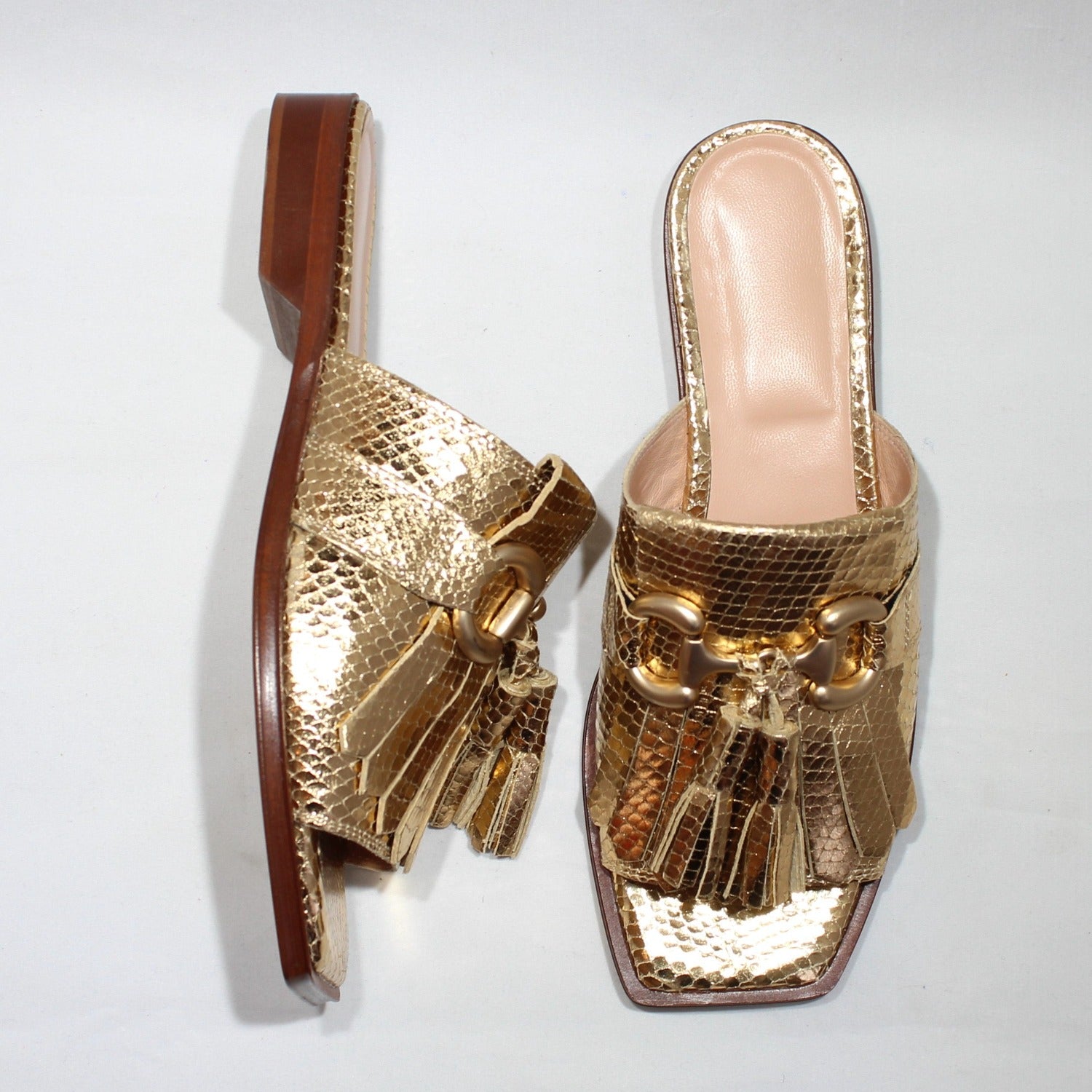 Guldsandaler, Sandaler med tofsar, Dressade sandaler, The Shoe Bakery