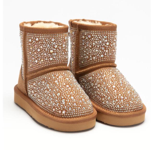 Ett par bruna UGGS med strass 