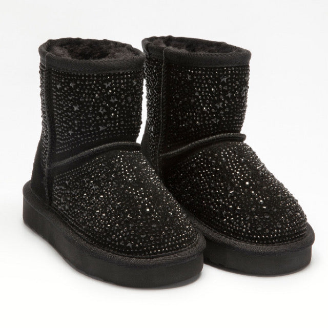 Ett par små svarta uggs med strass